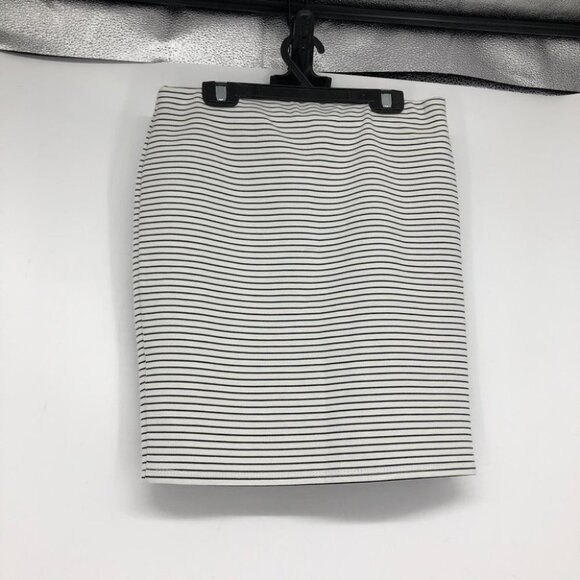 Reitmans black and white striped form fitting stretchy pencil skirt XS - Picture 11 of 11